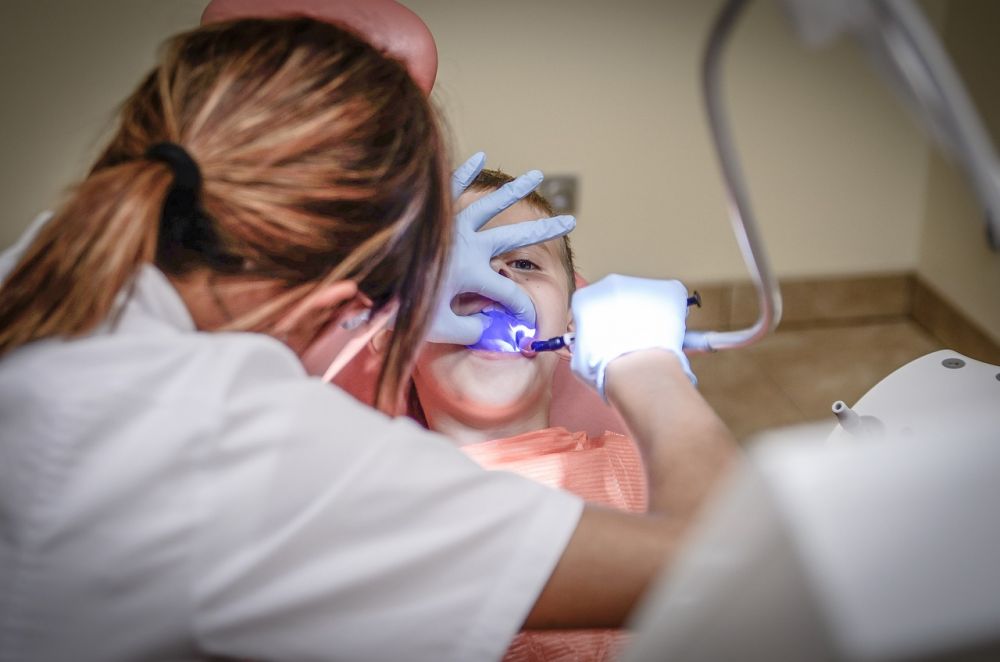 Opnå en sund mund med hjælp fra en tandlæge